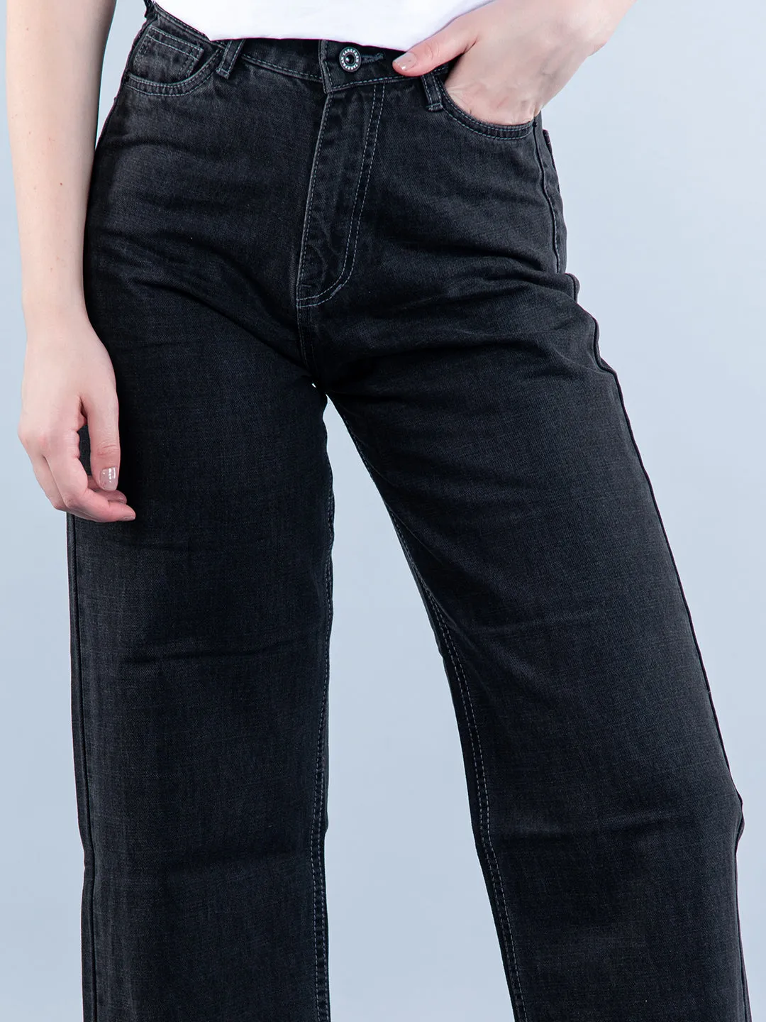 Classic Carbon Black Straight Flared-fit Jeans For Women