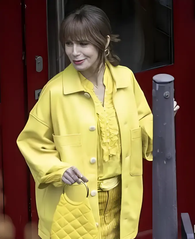 Emily In Paris S04 Lily Collins Yellow Jacket