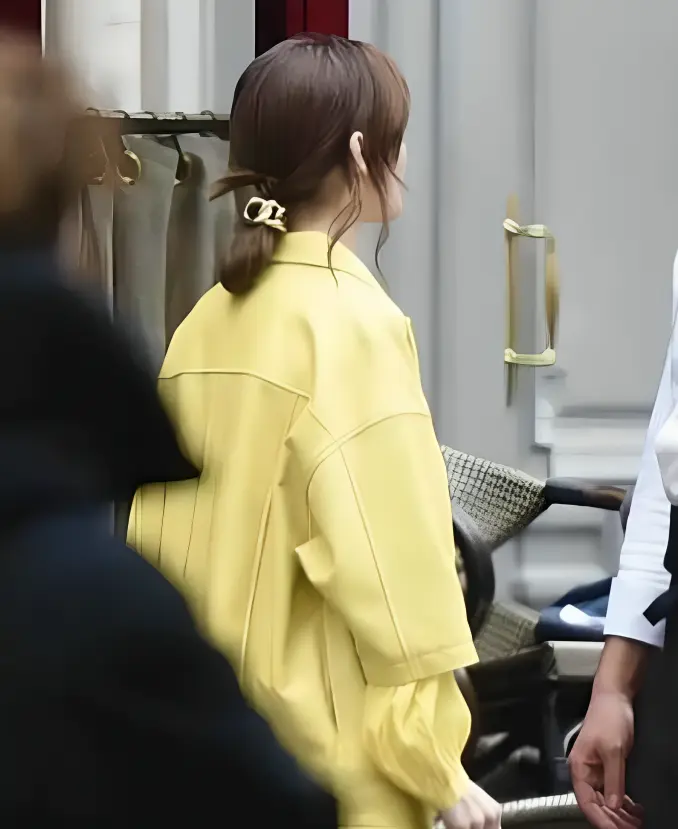 Emily In Paris S04 Lily Collins Yellow Jacket