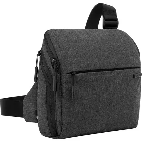 INCASE POINT AND SHOOT FIELD BAG // BLACK