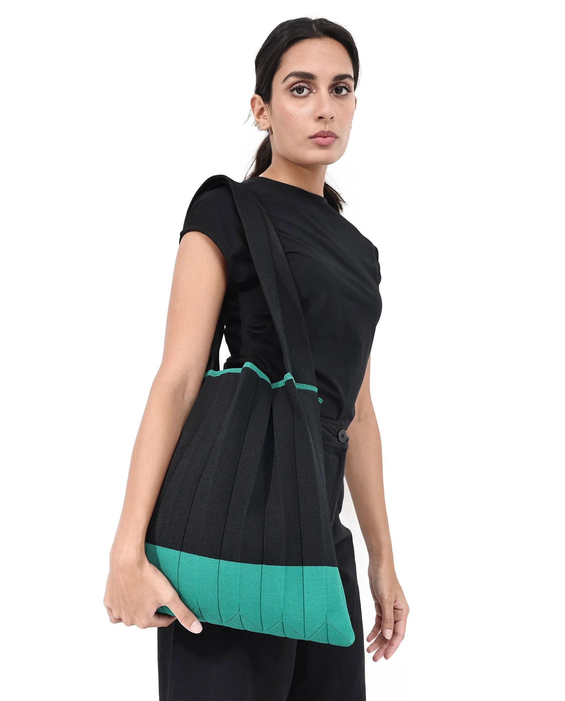 Rareism Articale Women Flounce Black Fabric Polyester Fabric Colorblock Knitted Tote Bag